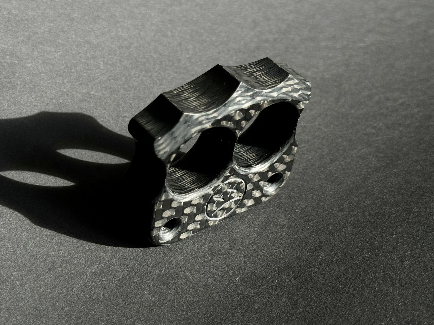 Two Finger Knuckle Duster DFK 03 Carbon Fiber